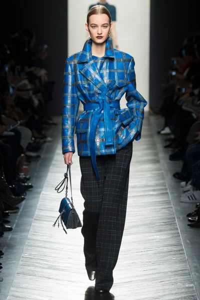 Look 13